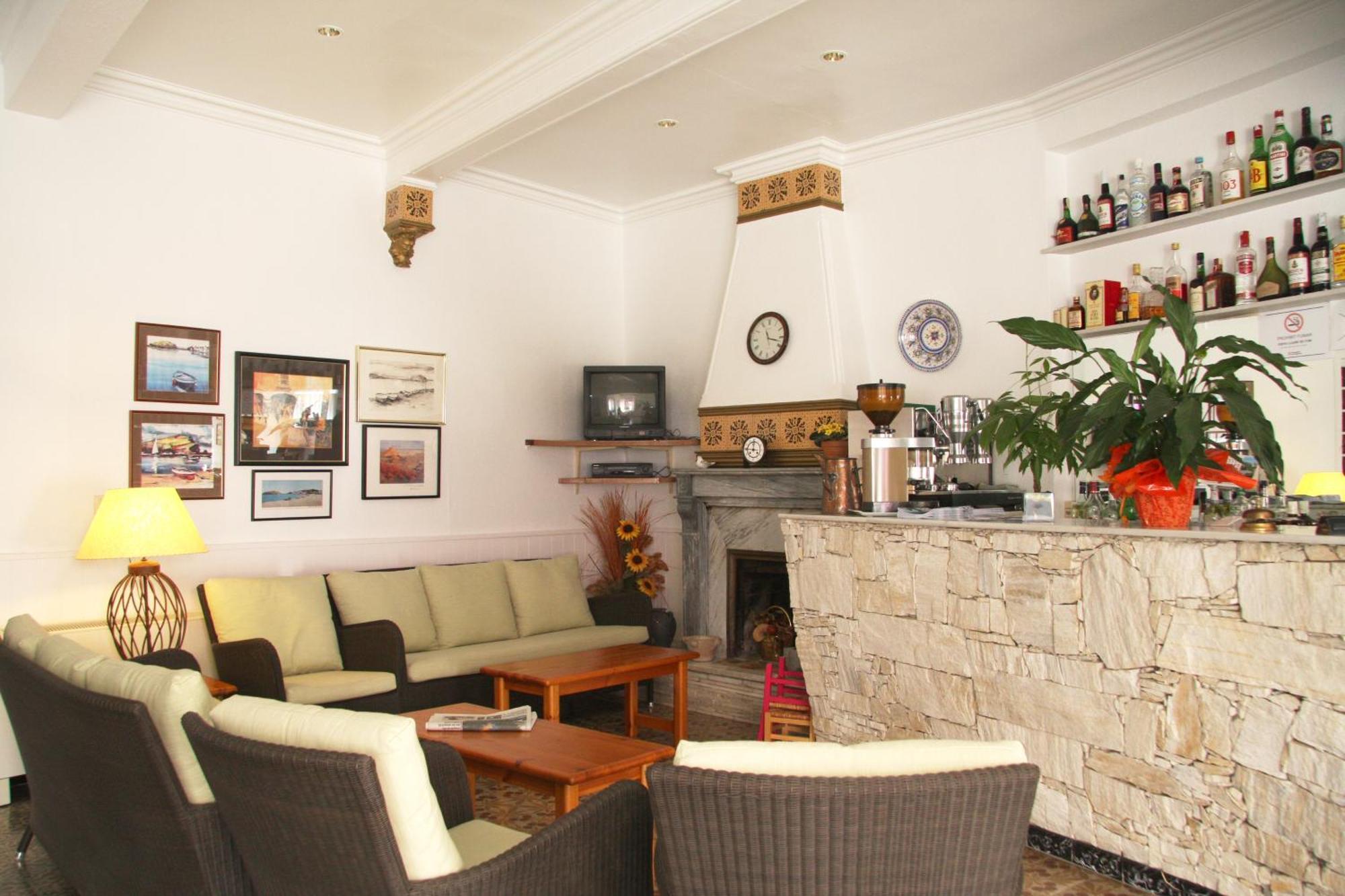 Hostal La Florida Llança Zewnętrze zdjęcie
